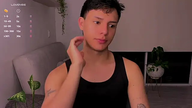 Snapshot of Alexxblue chatting on 10-24-25, 05:39 Alexxblue online show from 10-24-25, 05:39