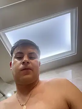 Snapshot of Nicolds14 chatting on 11-18-25, 01:21 Nicolds14 online show from 11-18-25, 01:21