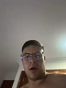 Snapshot of Nicolds14 chatting on 02-16-26, 01:37 Nicolds14 online show from 02-16-26, 01:37