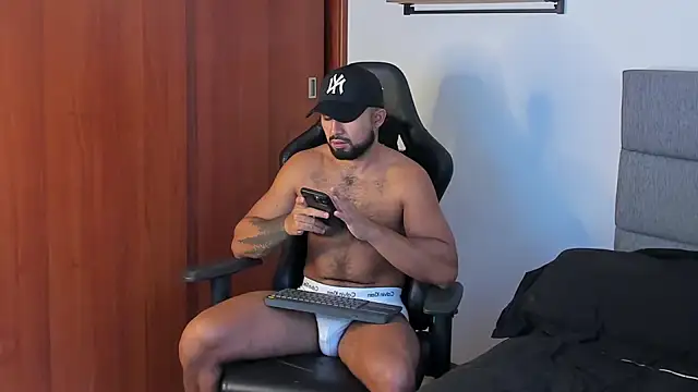 Snapshot of ethaanjones chatting on 10-05-25, 03:03 ethaanjones online show from 10-05-25, 03:03