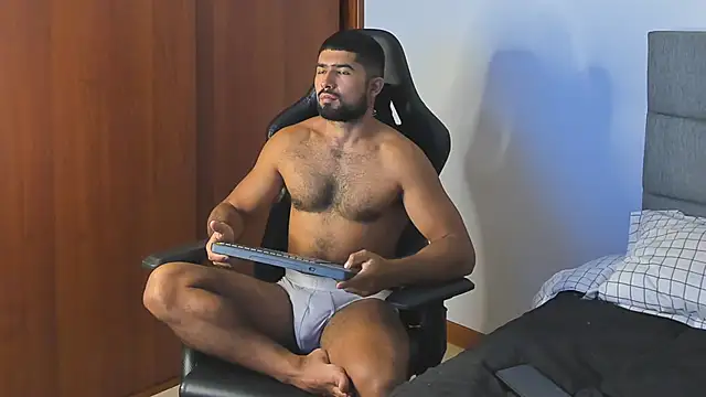 Snapshot of ethaanjones chatting on 09-19-25, 07:51 ethaanjones online show from 09-19-25, 07:51