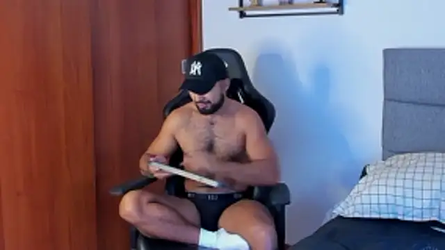 Snapshot of ethaanjones chatting on 10-13-25, 09:05 ethaanjones online show from 10-13-25, 09:05