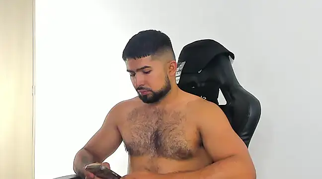 Snapshot of ethaanjones chatting on 12-04-24, 09:40 ethaanjones online show from 12-04-24, 09:40