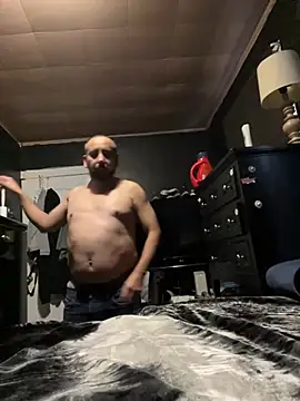 Snapshot of ElPollo77 chatting on 12-18-24, 02:49 ElPollo77 online show from 12-18-24, 02:49