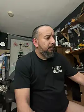 Snapshot of ElPollo77 chatting on 02-18-25, 07:21 ElPollo77 online show from 02-18-25, 07:21