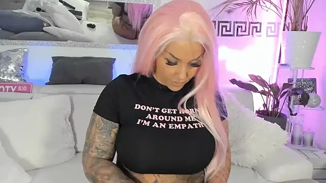 Snapshot of CocoSkyy chatting on 02-14-25, 03:15 CocoSkyy online show from 02-14-25, 03:15