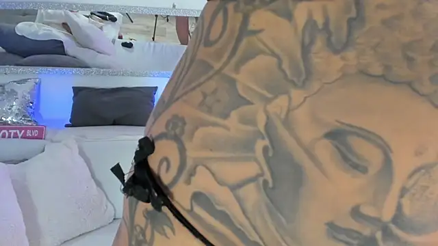 Snapshot of CocoSkyy chatting on 02-04-25, 04:39 CocoSkyy online show from 02-04-25, 04:39