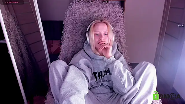 MalenaErnman online show from 01-26-25, 01:36
