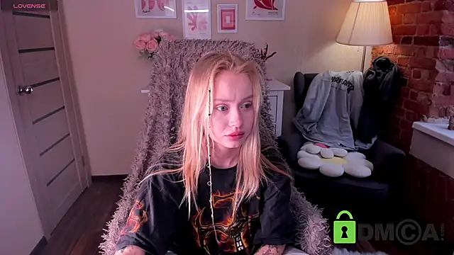 MalenaErnman online show from 03-18-25, 10:28