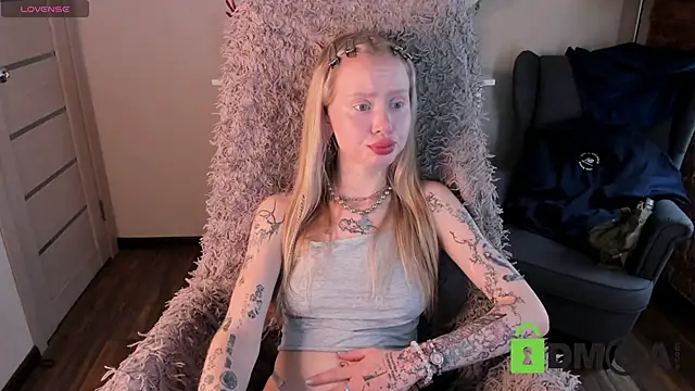 Snapshot of MalenaErnman chatting on 05-24-26, 10:59 MalenaErnman online show from 05-24-26, 10:59