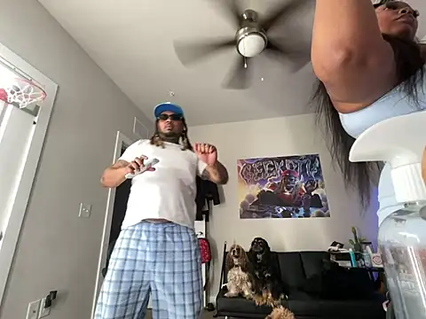 4EVAGLACIERS online show from 04-13-26, 03:43