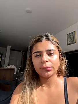 Snapshot of pamell_col chatting on 10-22-25, 01:43 pamell col online show from 10-22-25, 01:43