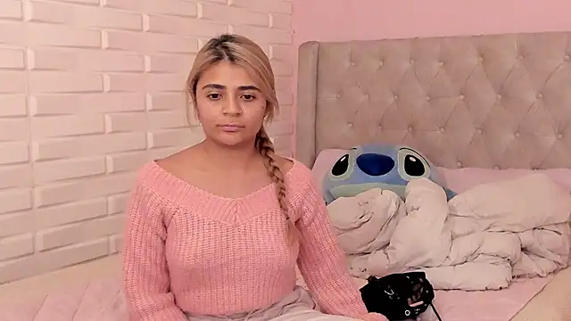 Snapshot of pamell_col chatting on 12-18-24, 03:37 pamell col online show from 12-18-24, 03:37