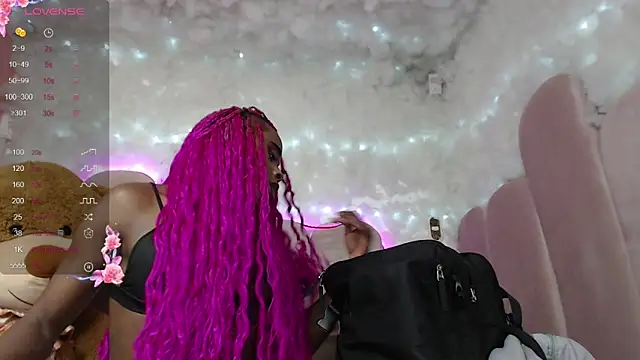 Snapshot of puca_ebony chatting on 03-14-25, 07:34 puca ebony online show from 03-14-25, 07:34
