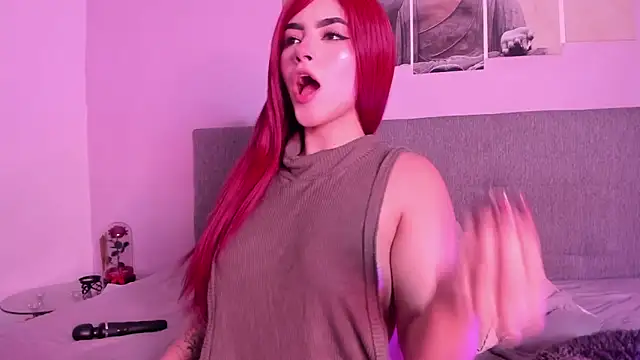 Im Scarlet online show from 03-19-25, 06:01