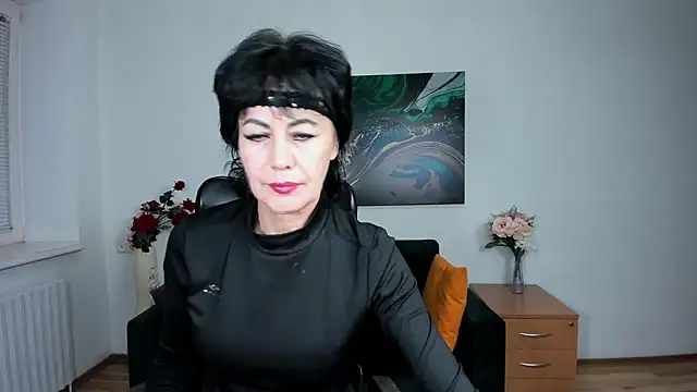 Silvia Wallec online show from 10-26-25, 06:41