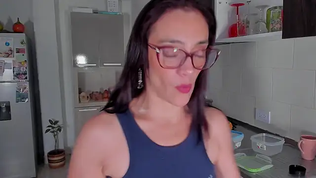 Jessica Herrera  online show from 11-17-25, 10:47