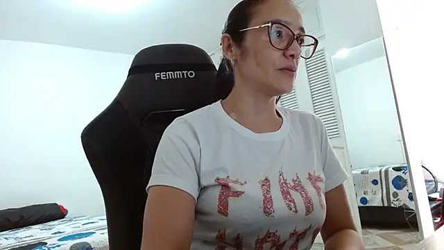 Jessica Herrera  online show from 11-04-25, 05:39