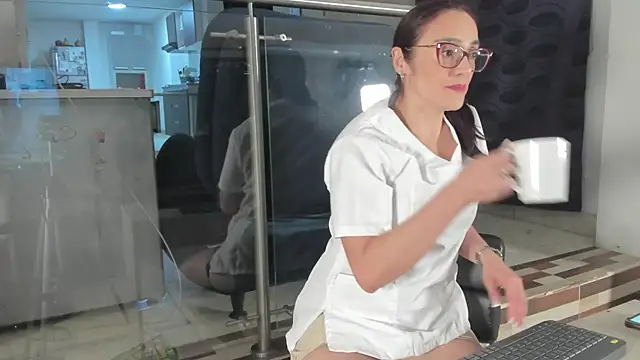 Jessica Herrera  online show from 11-21-25, 10:53