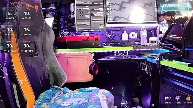 Snapshot of famousALYX chatting on 02-15-26, 09:08 famousALYX online show from 02-15-26, 09:08