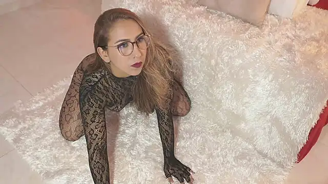 Sofia Cooper  online show from 10-10-25, 07:47