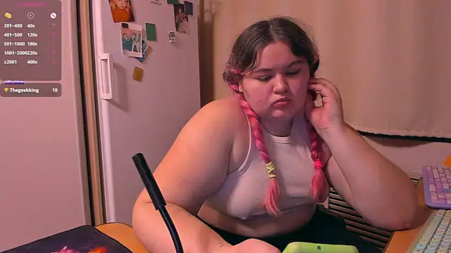 Snapshot of Freakcute_ chatting on 12-19-24, 02:13 Freakcute  online show from 12-19-24, 02:13