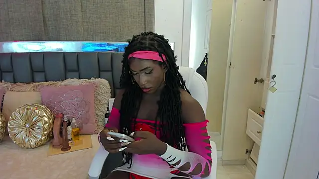 IsseyMz online show from 01-30-25, 04:58