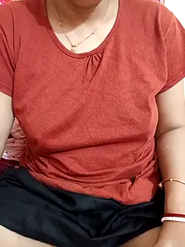 Snapshot of Priya_Boudi chatting on 02-15-26, 06:36 Priya Boudi online show from 02-15-26, 06:36