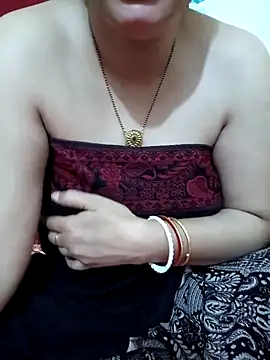 Snapshot of Priya_Boudi chatting on 03-08-25, 07:31 Priya Boudi online show from 03-08-25, 07:31
