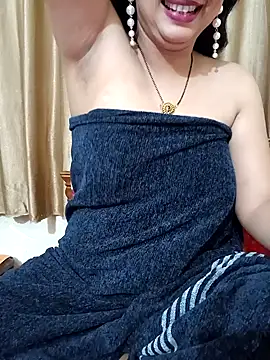 Snapshot of Priya_Boudi chatting on 02-04-25, 07:44 Priya Boudi online show from 02-04-25, 07:44