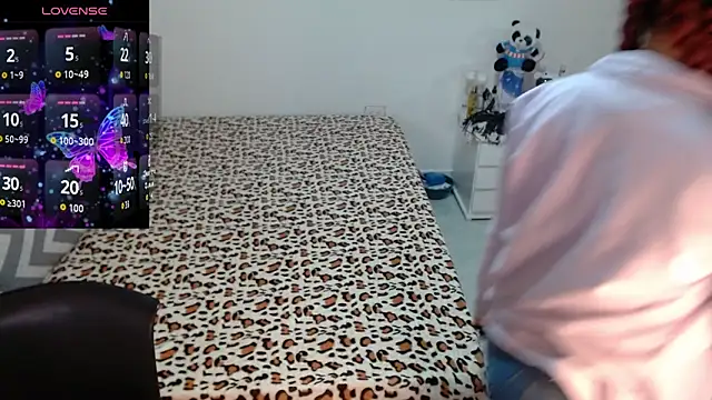 Snapshot of soniafuckboobs chatting on 02-16-26, 12:26 soniafuckboobs online show from 02-16-26, 12:26