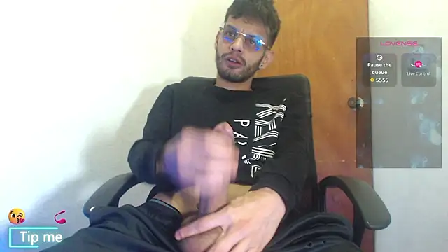 Snapshot of GrayHornyX chatting on 02-23-26, 04:40 GrayHornyX online show from 02-23-26, 04:40