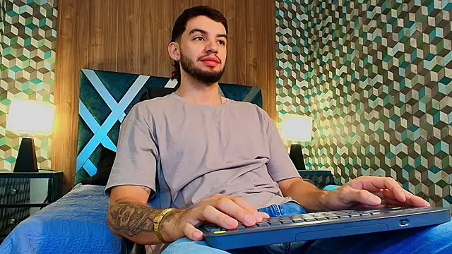 Michael magno online show from 11-08-25, 05:16