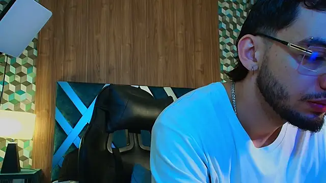 Michael magno online show from 11-04-25, 11:25