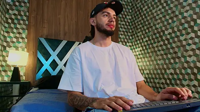 Michael magno online show from 11-18-25, 05:27