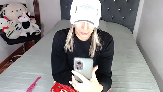 Chantal hott online show from 02-11-26, 05:24