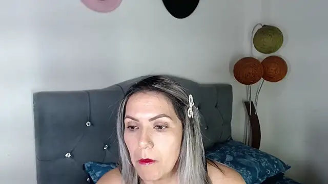 Snapshot of Chantal_hott chatting on 05-07-26, 06:33 Chantal hott online show from 05-07-26, 06:33
