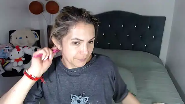 Chantal hott online show from 02-10-26, 04:39