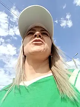 Chantal hott online show from 12-22-25, 07:36