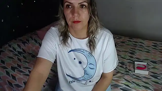 Snapshot of Chantal_hott chatting on 04-28-26, 07:51 Chantal hott online show from 04-28-26, 07:51