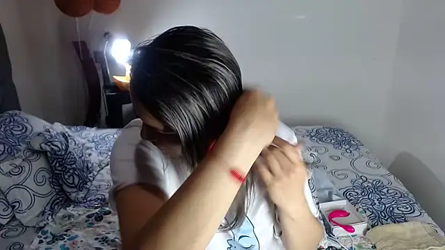 Snapshot of Chantal_hott chatting on 06-14-26, 08:59 Chantal hott online show from 06-14-26, 08:59