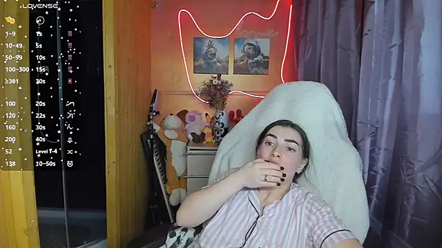 Snapshot of Fiery_Brunette_ chatting on 03-20-25, 10:32 Fiery Brunette online show from 03-20-25, 10:32