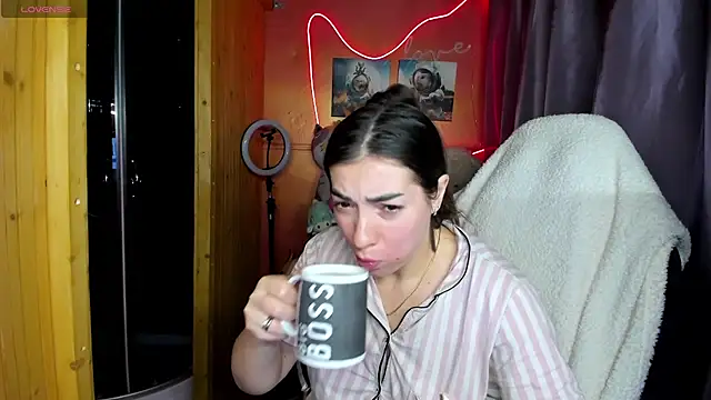 Fiery Brunette  online show from 03-23-26, 05:40