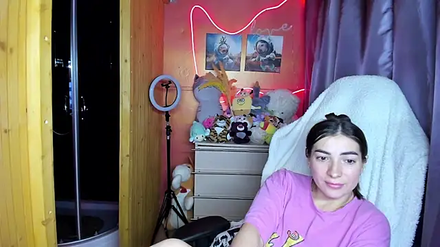 Fiery Brunette  online show from 04-09-26, 04:25