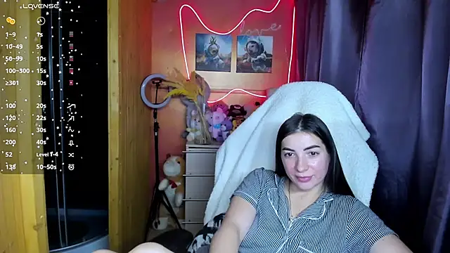 Fiery Brunette  online show from 11-19-25, 06:30