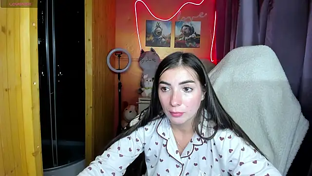 Snapshot of Fiery_Brunette_ chatting on 10-01-25, 10:20 Fiery Brunette online show from 10-01-25, 10:20