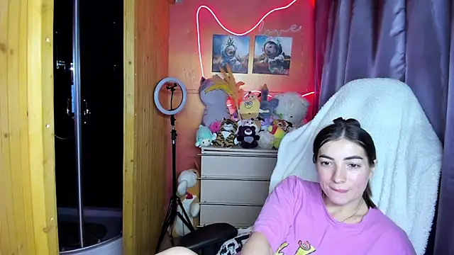 Fiery Brunette  online show from 04-09-26, 06:19