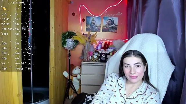 Fiery Brunette  online show from 01-11-26, 07:10