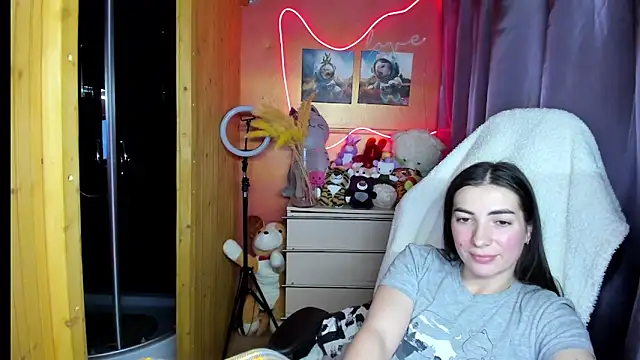 Fiery Brunette  online show from 01-14-26, 11:14