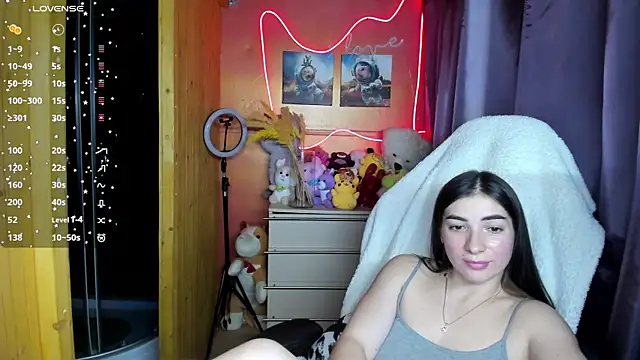 Fiery Brunette  online show from 11-21-25, 12:59